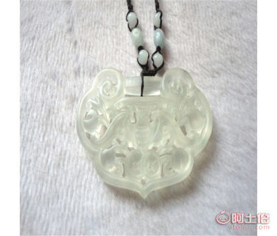 隨陽珠寶岫玉長(zhǎng)命鎖 傳統(tǒng)文化的晶瑩承載與現(xiàn)代寓意的璀璨共鳴