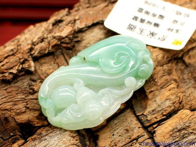 翡翠福壽吊墜 凝翠凝福，壽韻綿長